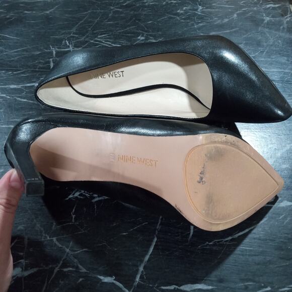 [H136] Nine West Black Pointy Toe 6" Stilettos Heels, Size 8 - Picture 6 of 8